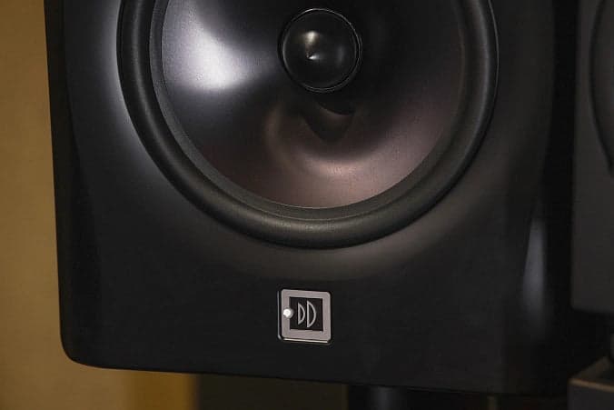 Dutch & Dutch 8c Studio Black Baffle / Studio view 7